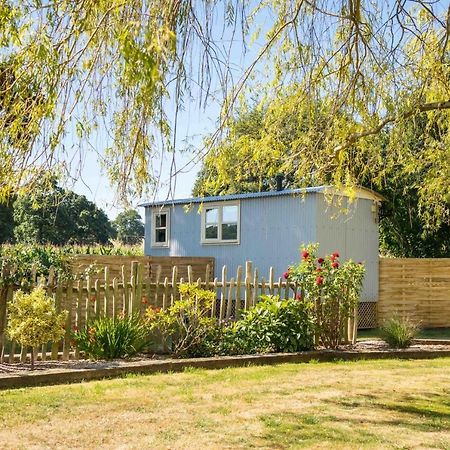 The Hideaway Hut - 1 Bed Shepherds Hut - Hereford Dış mekan fotoğraf