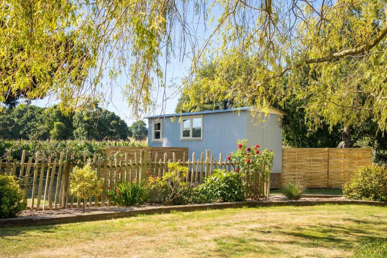 The Hideaway Hut - 1 Bed Shepherds Hut - Hereford Dış mekan fotoğraf