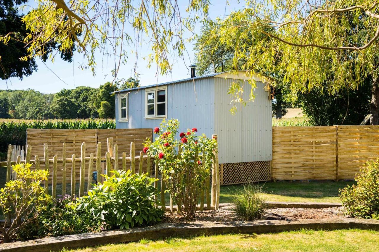 The Hideaway Hut - 1 Bed Shepherds Hut - Hereford Dış mekan fotoğraf