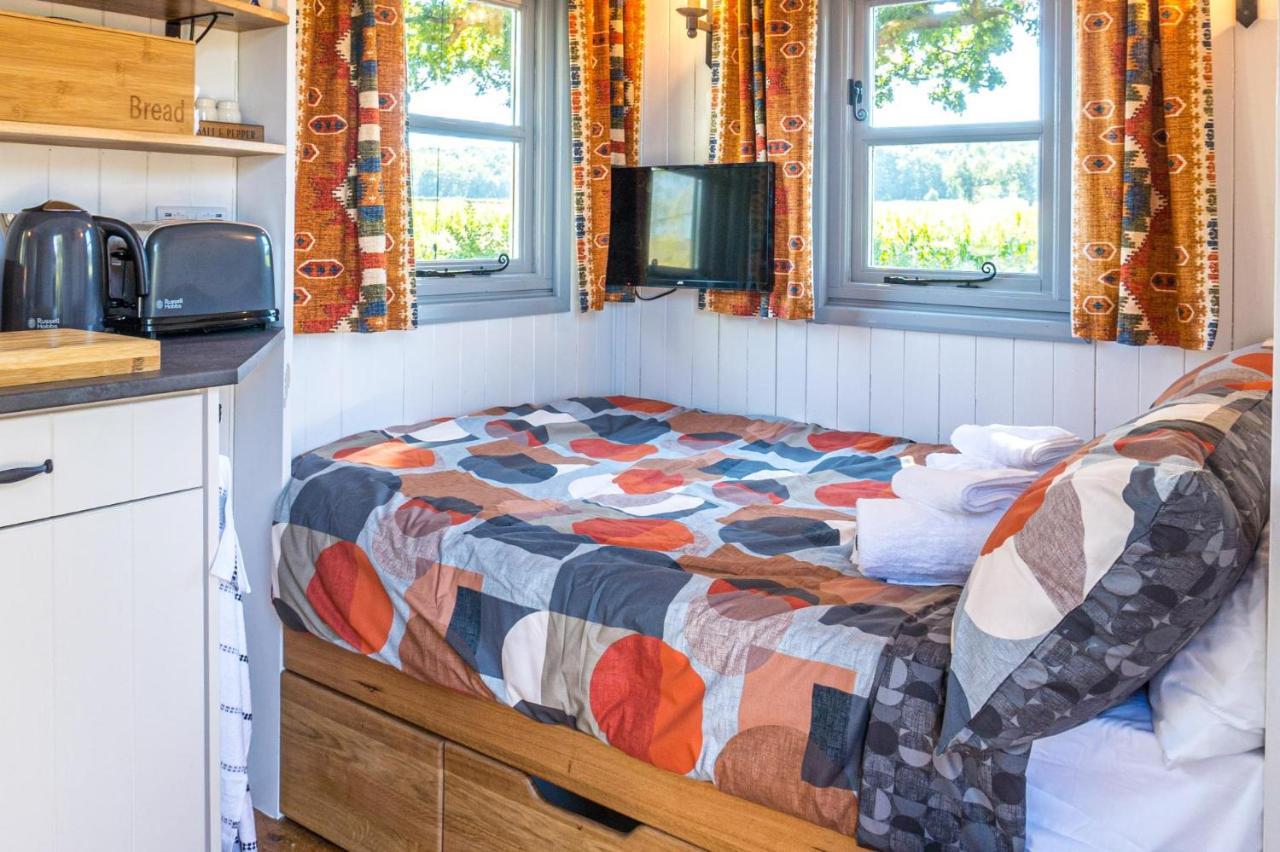 The Hideaway Hut - 1 Bed Shepherds Hut - Hereford Dış mekan fotoğraf