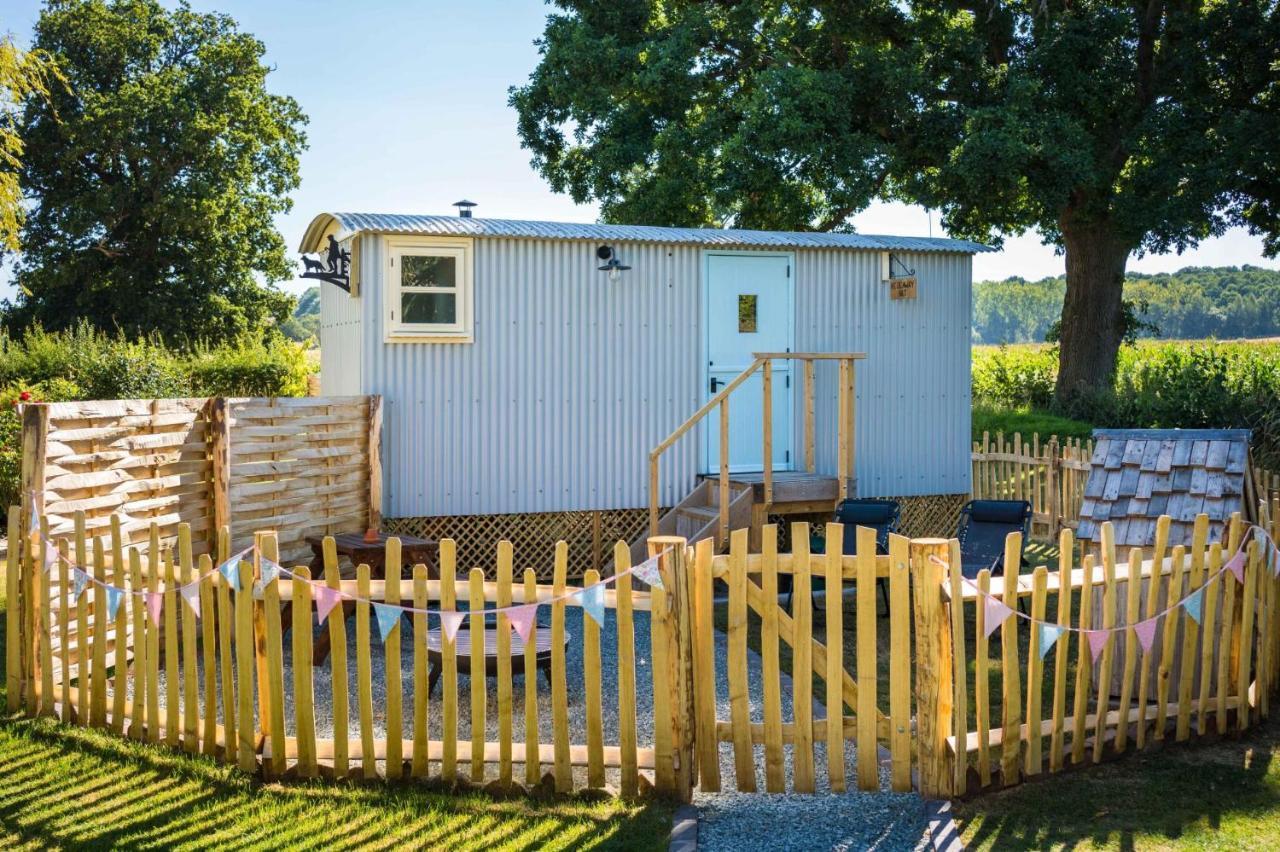 The Hideaway Hut - 1 Bed Shepherds Hut - Hereford Dış mekan fotoğraf