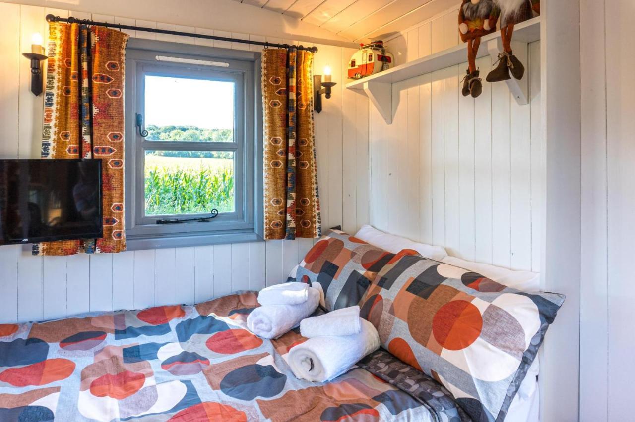 The Hideaway Hut - 1 Bed Shepherds Hut - Hereford Dış mekan fotoğraf