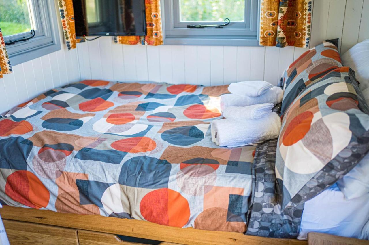 The Hideaway Hut - 1 Bed Shepherds Hut - Hereford Dış mekan fotoğraf