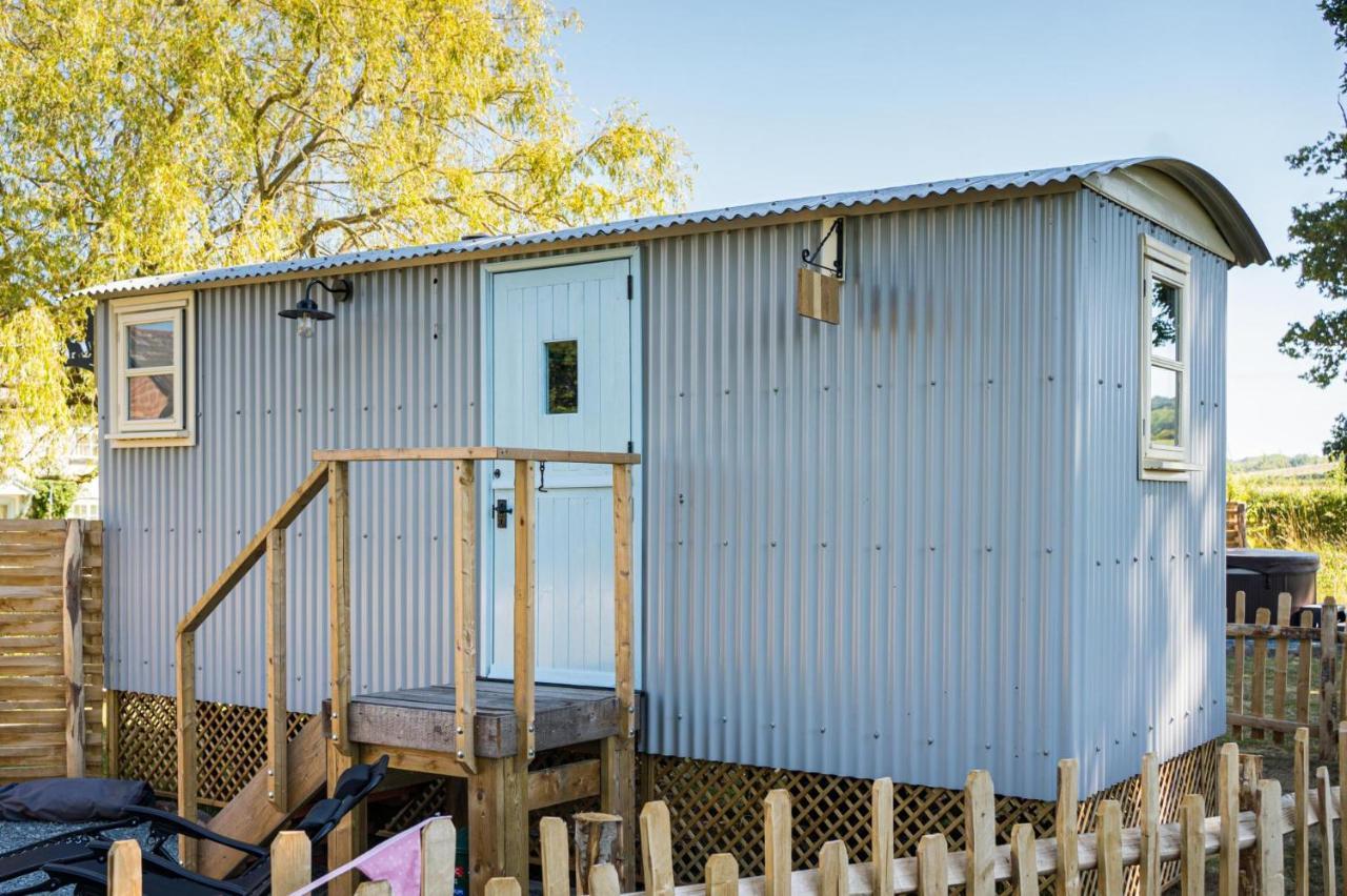 The Hideaway Hut - 1 Bed Shepherds Hut - Hereford Dış mekan fotoğraf